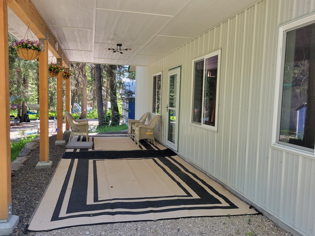 579 Noland Road Cascade, ID 83611 - Photo 6 of 31 COVERED DECK