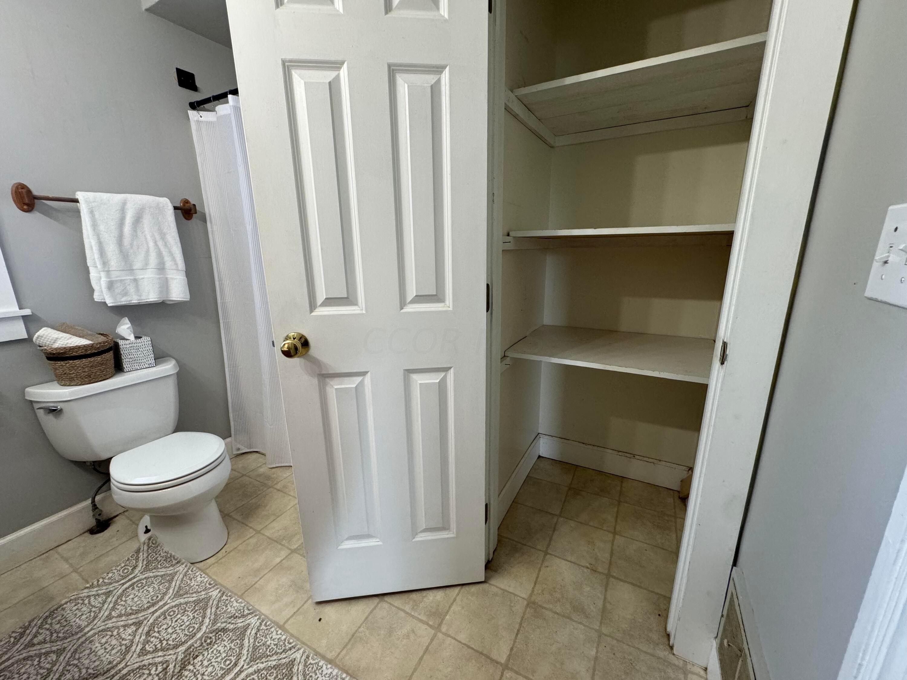 9580 Dozer Road Southwest Stoutsville, OH 43154 - Photo 20 of 44 Bathroom Storage