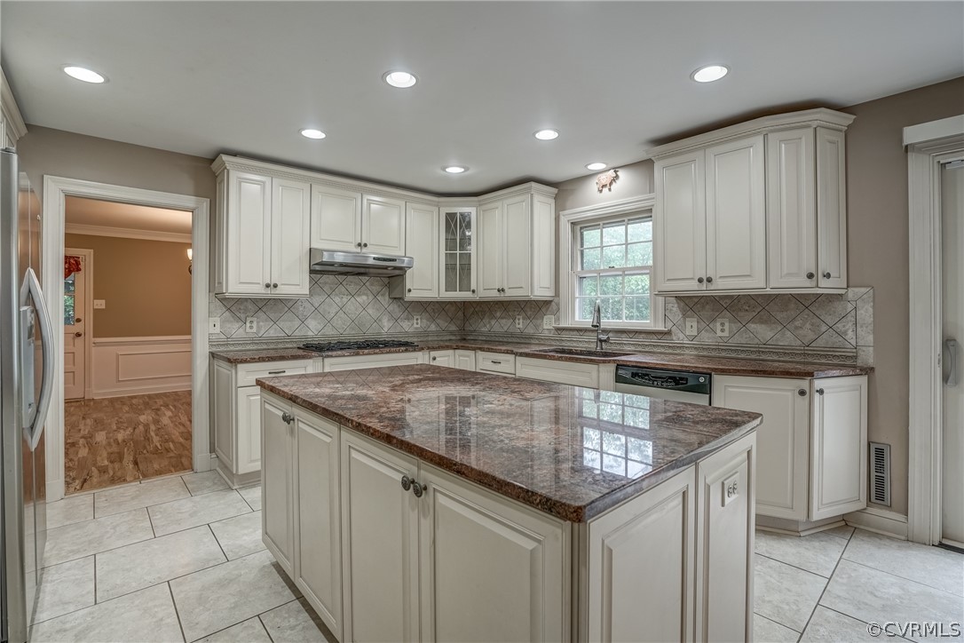 4051 Falstone Road Richmond, VA 23234 - Photo 21 of 50 a kitchen with stainless steel appliances granite countertop a sink stove and cabinets