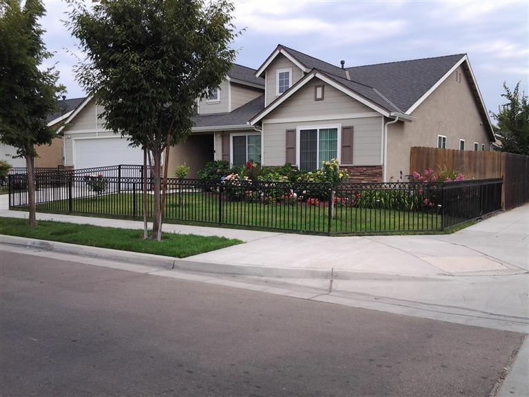 323 East Huntsman Avenue Reedley, CA 93654 - Photo 2 of 46 Gallery Image 2