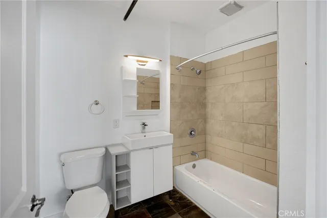 $2,200 | 601 Linden Avenue, Unit 303, Long Beach, CA 90802