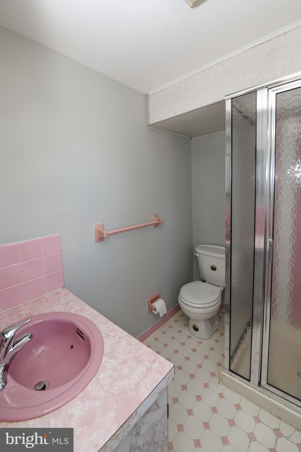 201 Surrey Road Southampton, PA 18966 - Photo 13 of 26 Master Bath