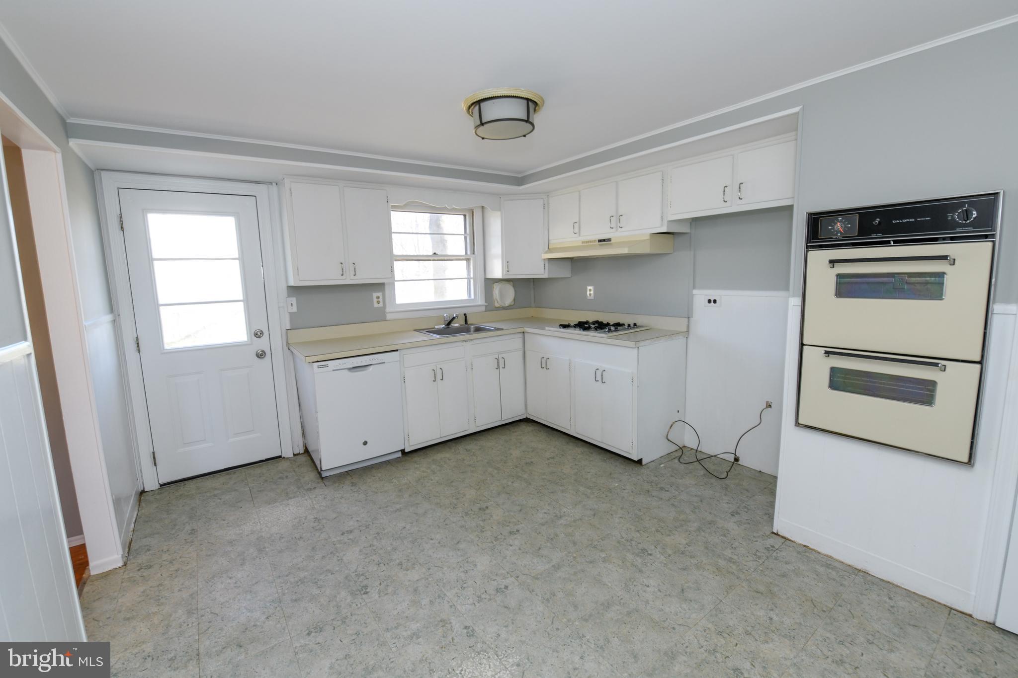 201 Surrey Road Southampton, PA 18966 - Photo 5 of 26 Gallery Image 5