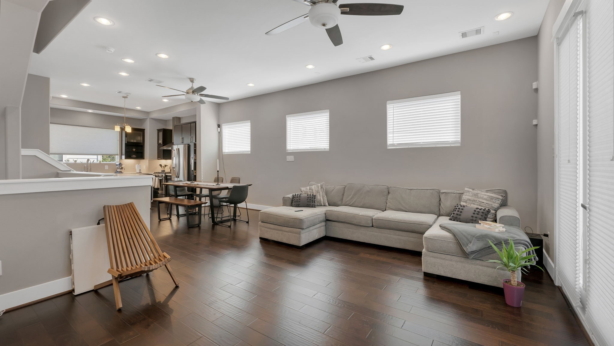 607 Bayou Street Houston, TX 77020 - Photo 8 of 26 Living Area