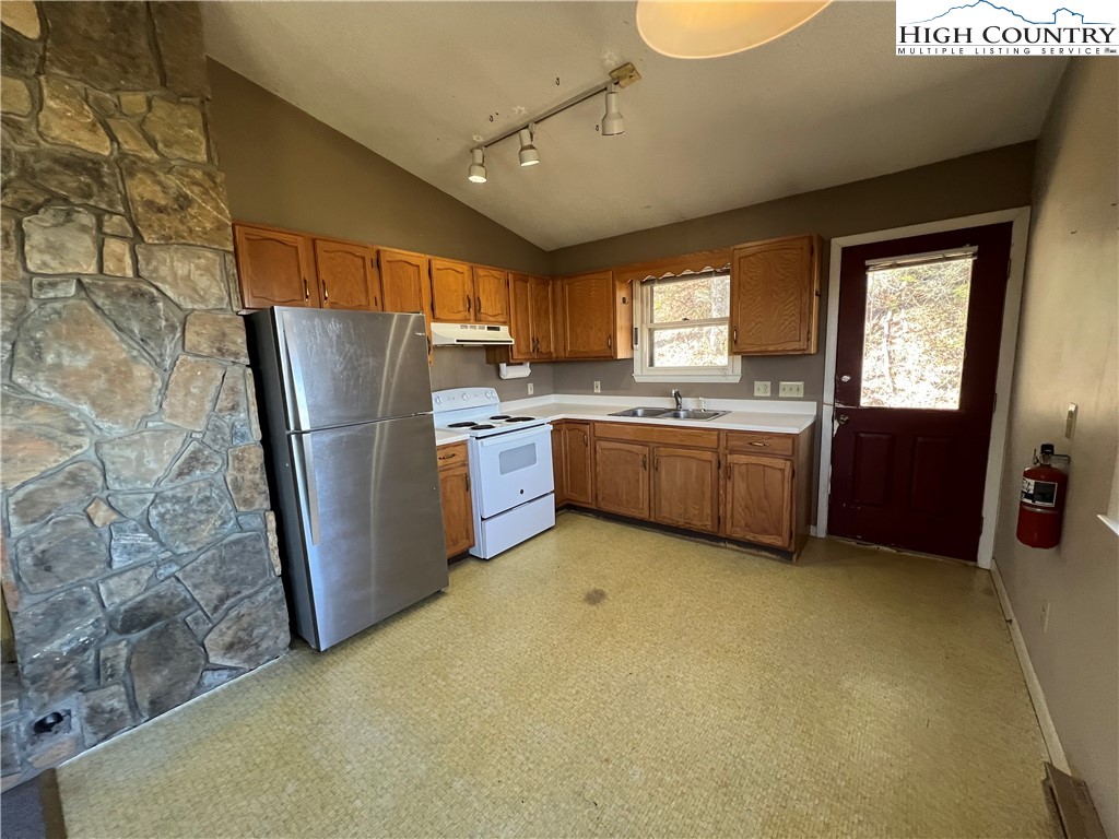 354 Joe Townsend Road Banner Elk, NC 28604 - Photo 7 of 18 Gallery Image 7
