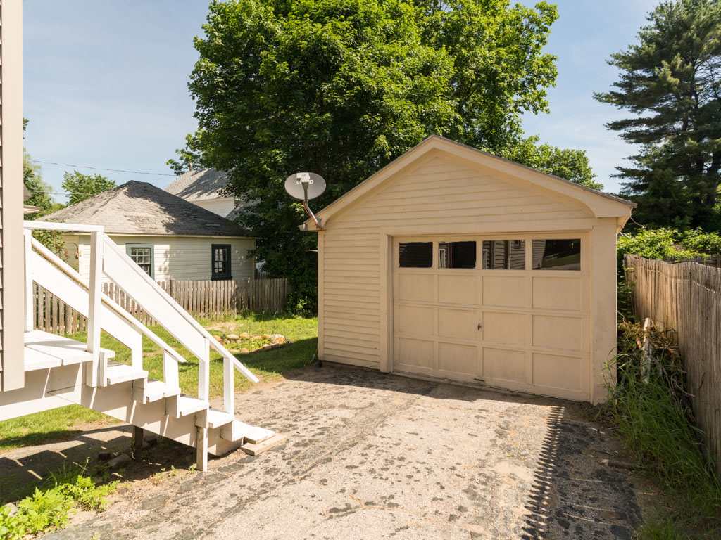 32 Magic Avenue Rochester, NH 03868 - Photo 2 of 23