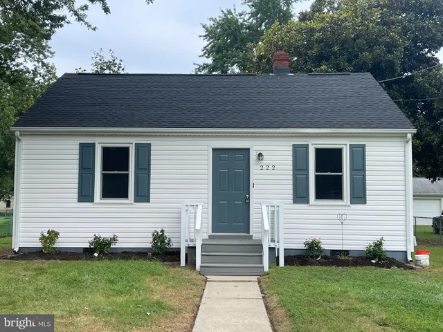 $279,900 | 222 Mimosa Avenue, Colonial Beach, VA 22443