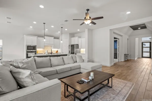 $3,000 | 1847 Weinnacht, New Braunfels, TX 78132