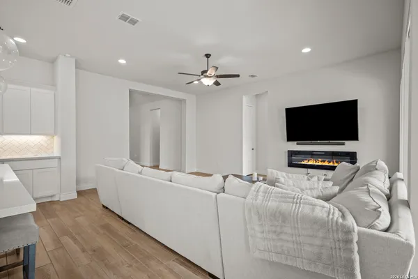 $3,000 | 1847 Weinnacht, New Braunfels, TX 78132