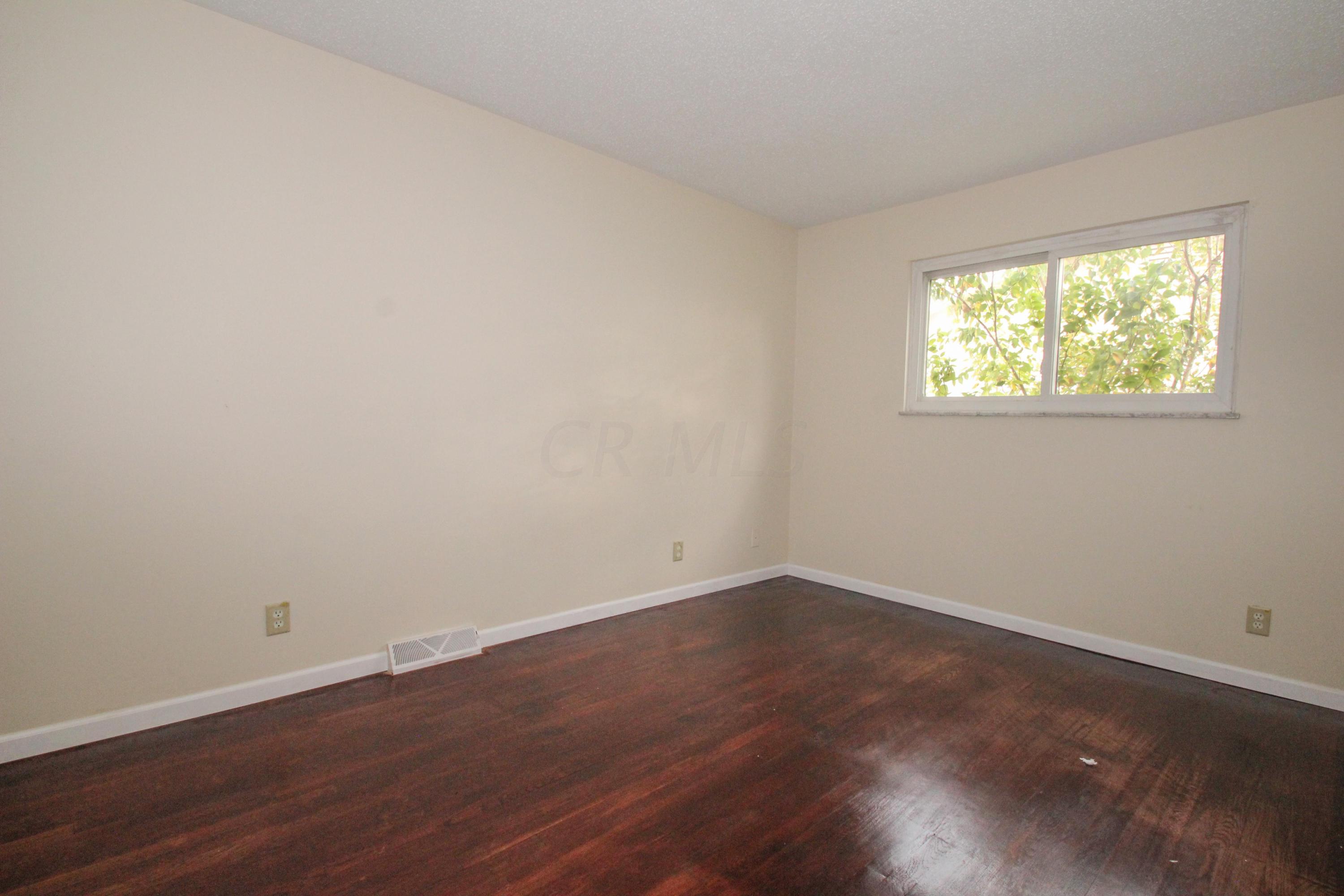 4835 Manitoba Road Columbus, OH 43229 - Photo 14 of 29 Gallery Image 14