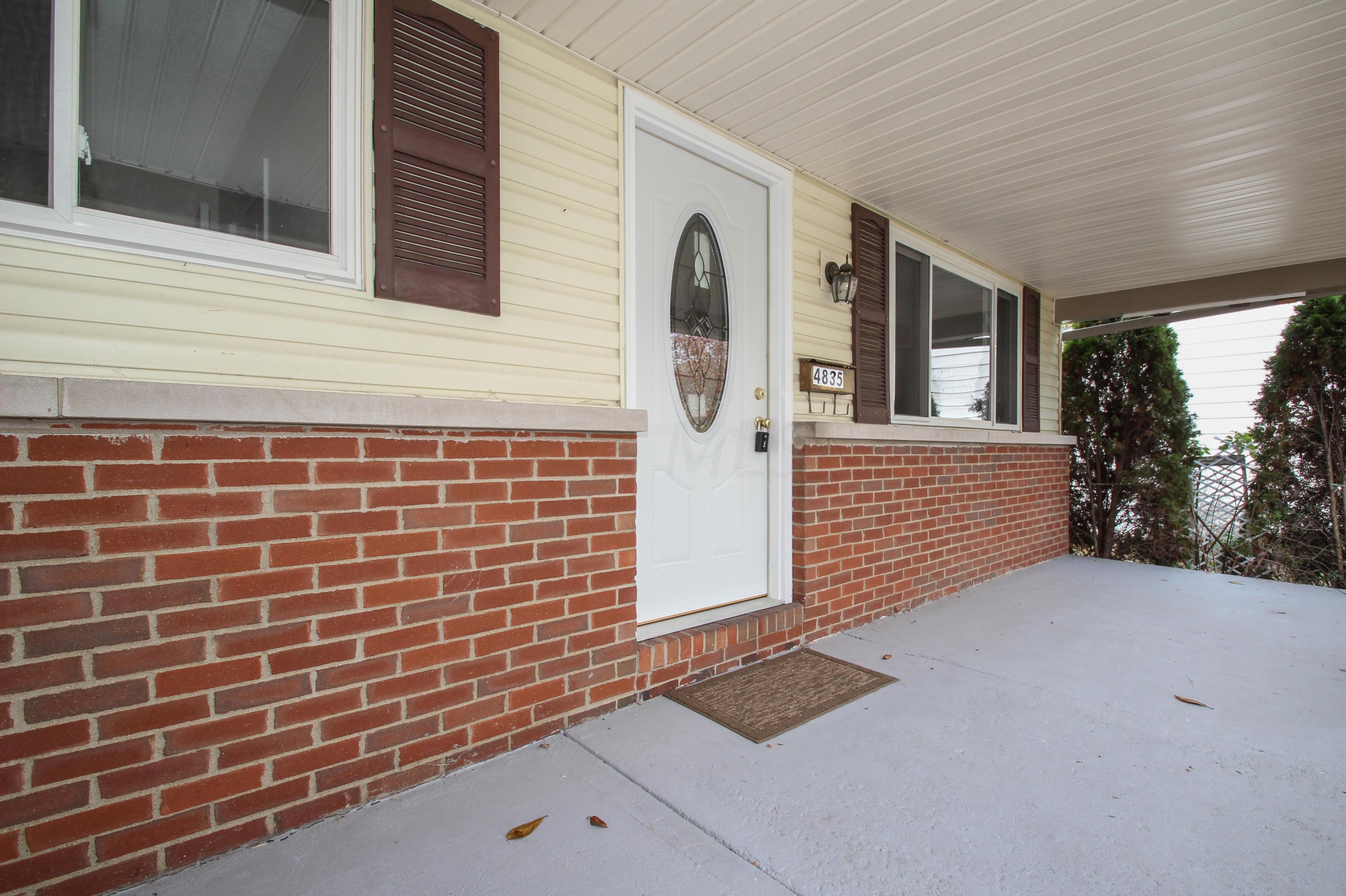 4835 Manitoba Road Columbus, OH 43229 - Photo 2 of 29 Gallery Image 2