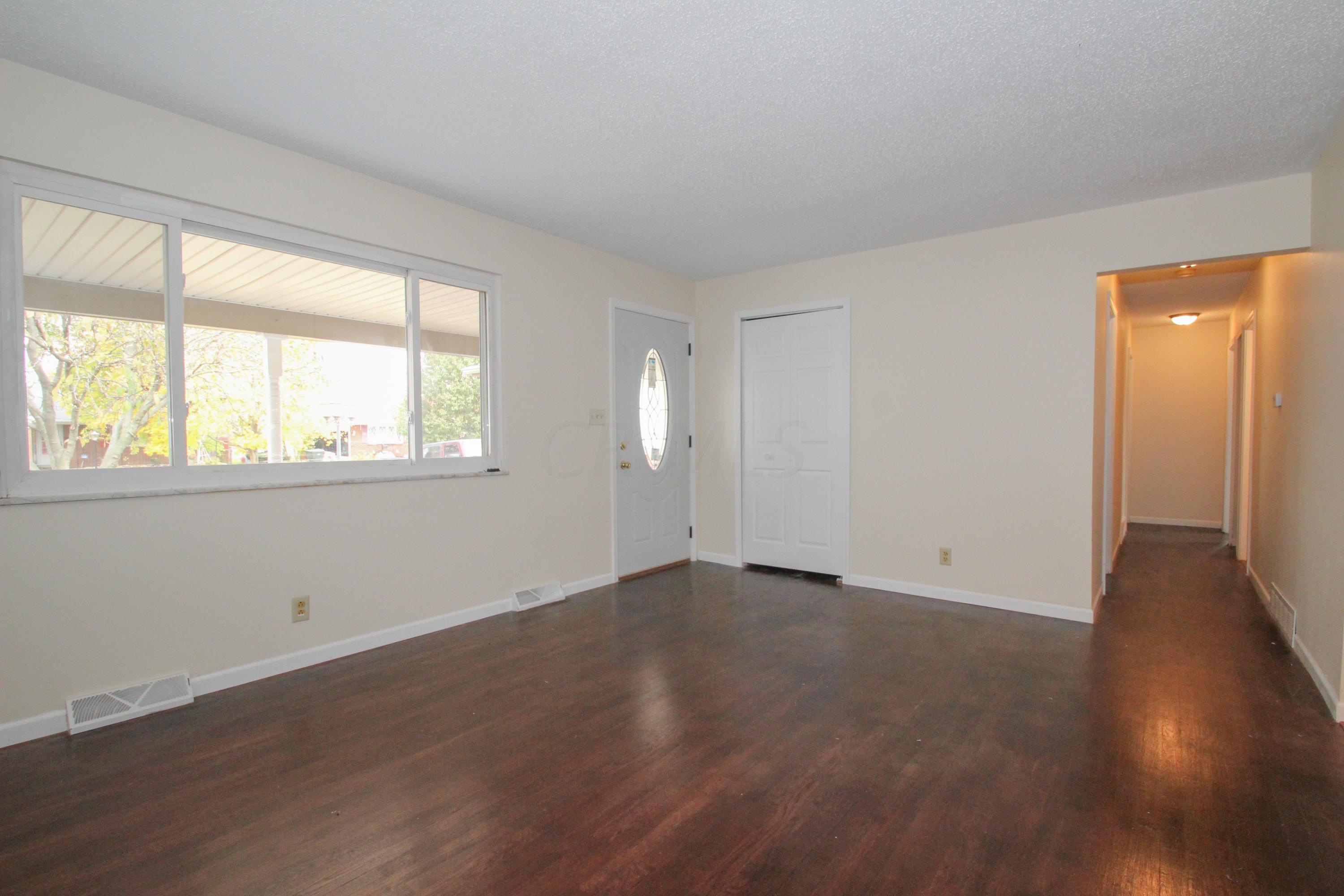 4835 Manitoba Road Columbus, OH 43229 - Photo 6 of 29 Gallery Image 6
