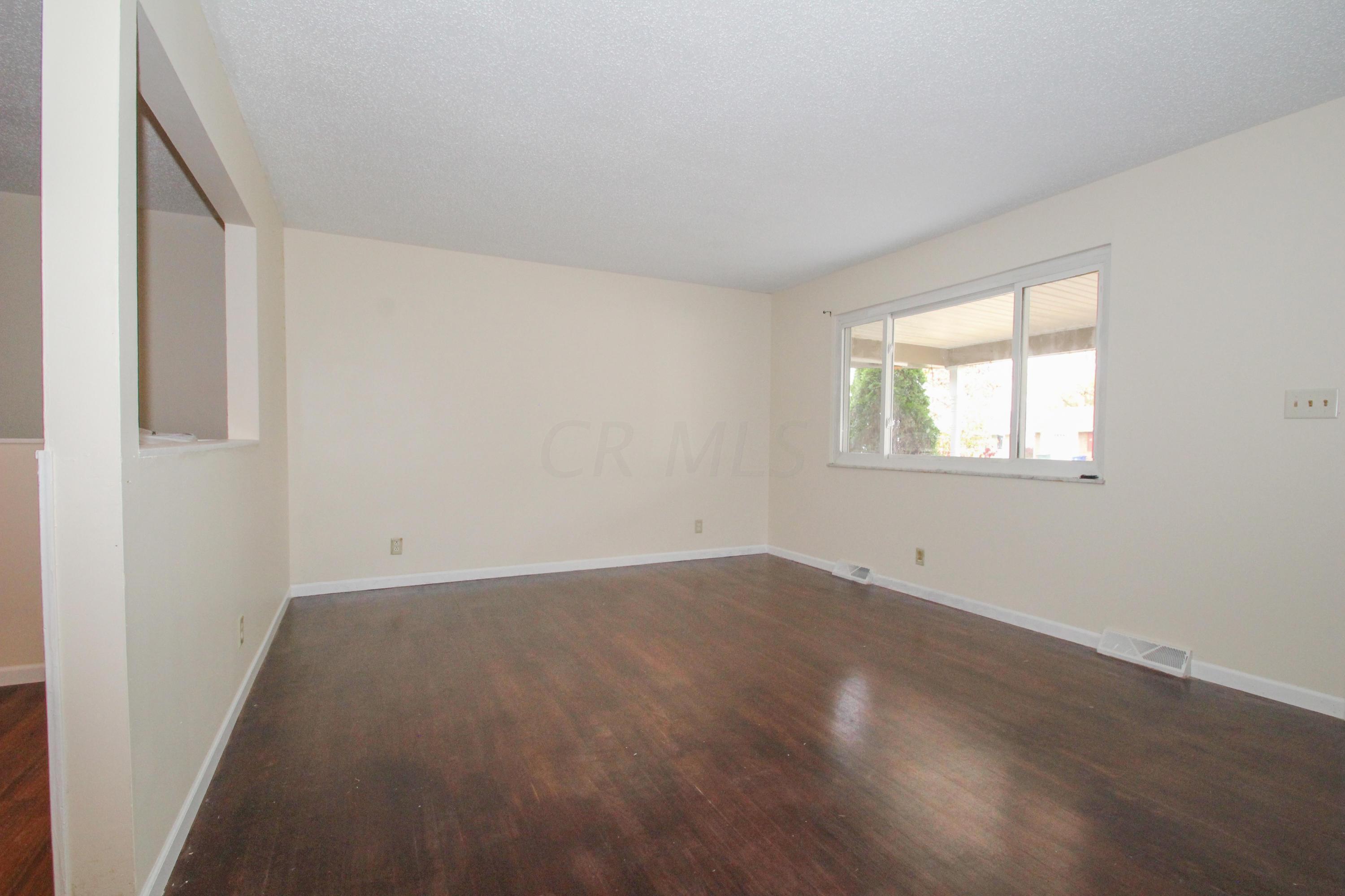 4835 Manitoba Road Columbus, OH 43229 - Photo 7 of 29 Gallery Image 7