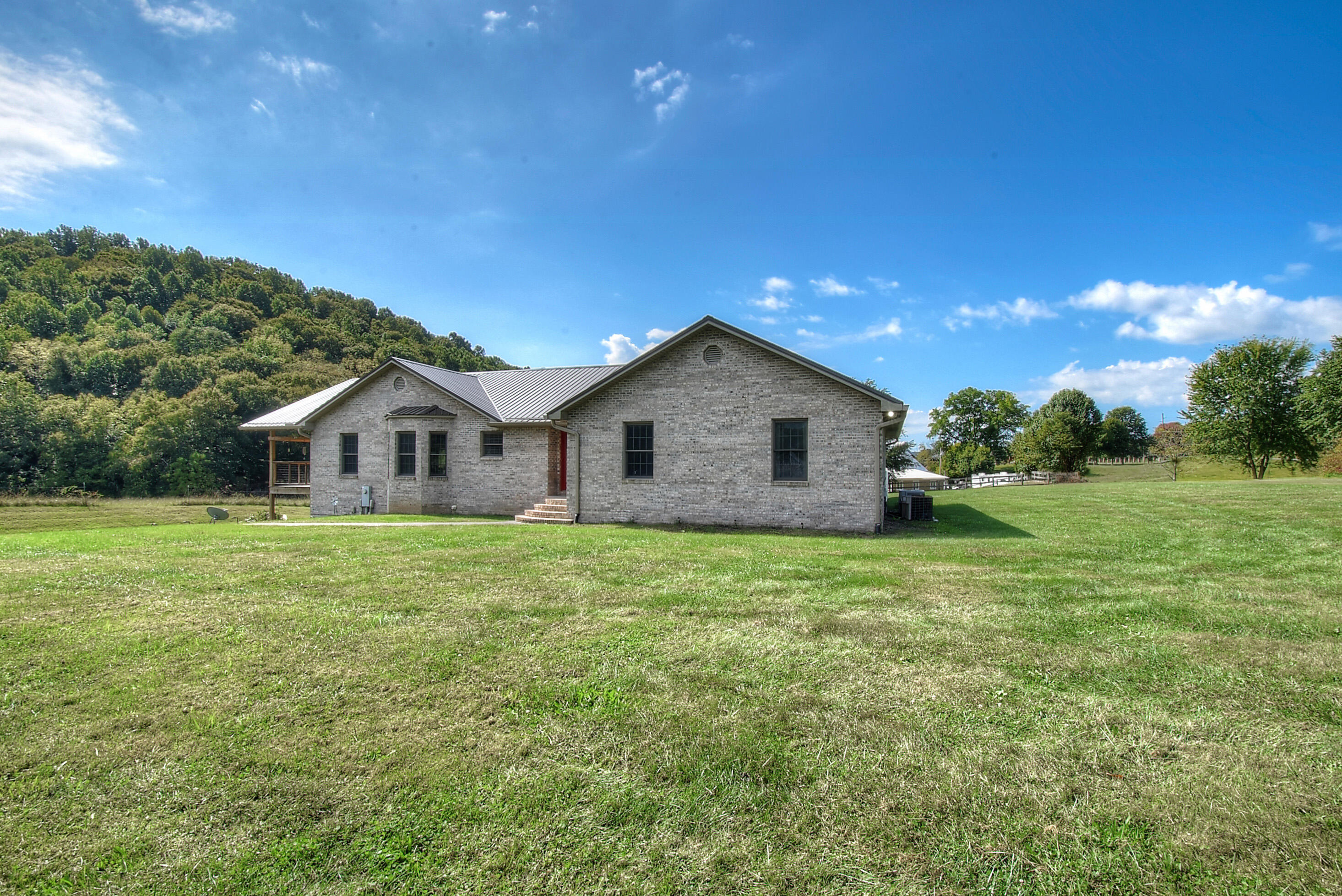 131 Saylor Road Gray, TN 37615 - Photo 2 of 48 4