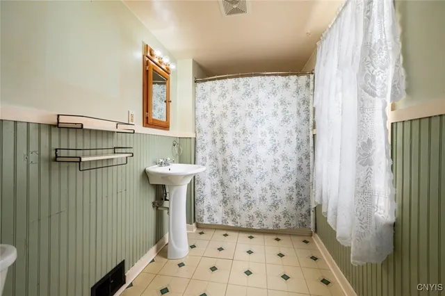 $199,999 | 123 Roosevelt Drive, Utica, NY 13502