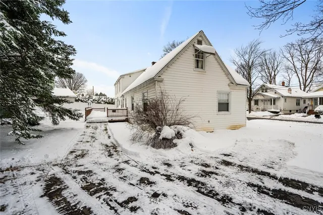 $199,999 | 123 Roosevelt Drive, Utica, NY 13502