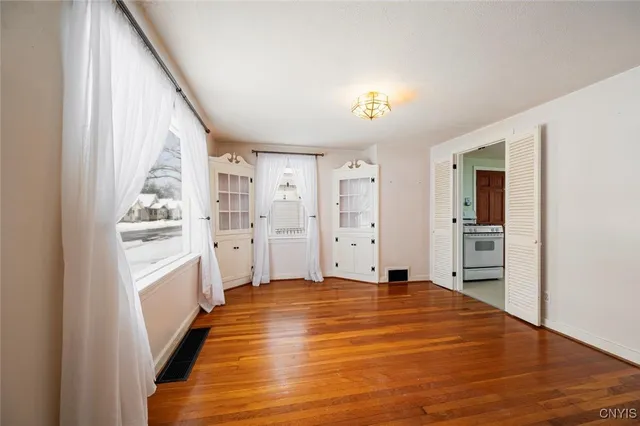 $199,999 | 123 Roosevelt Drive, Utica, NY 13502