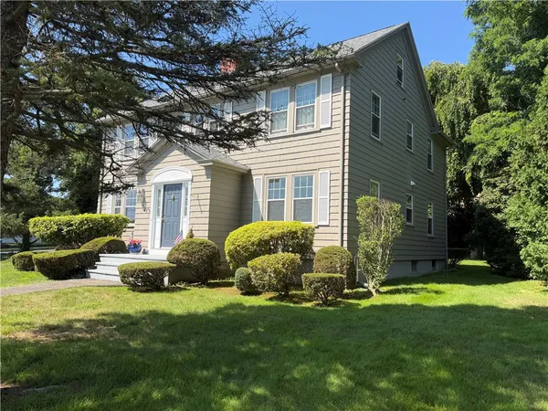 $2,200 | 1145 Hope Street, Unit 1, Bristol, RI 02809