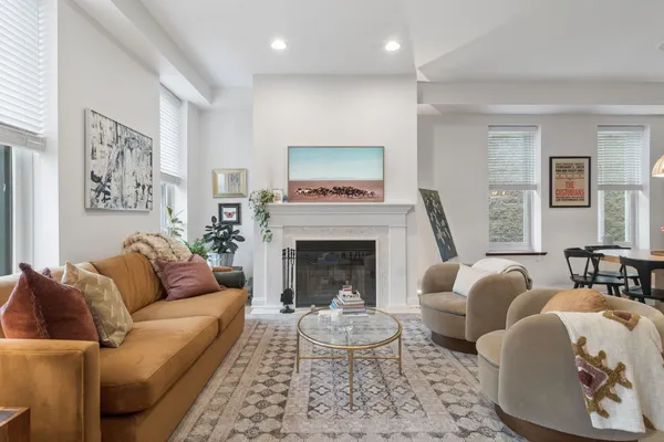 $4,500 | 1667 North Bissell Street, Unit 2, Chicago, IL 60614