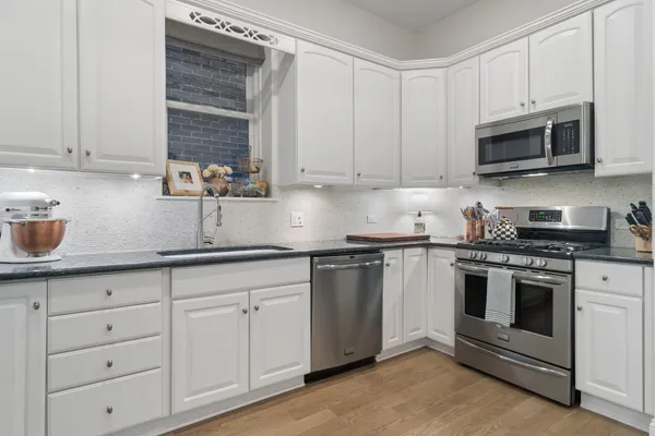 $4,500 | 1667 North Bissell Street, Unit 2, Chicago, IL 60614