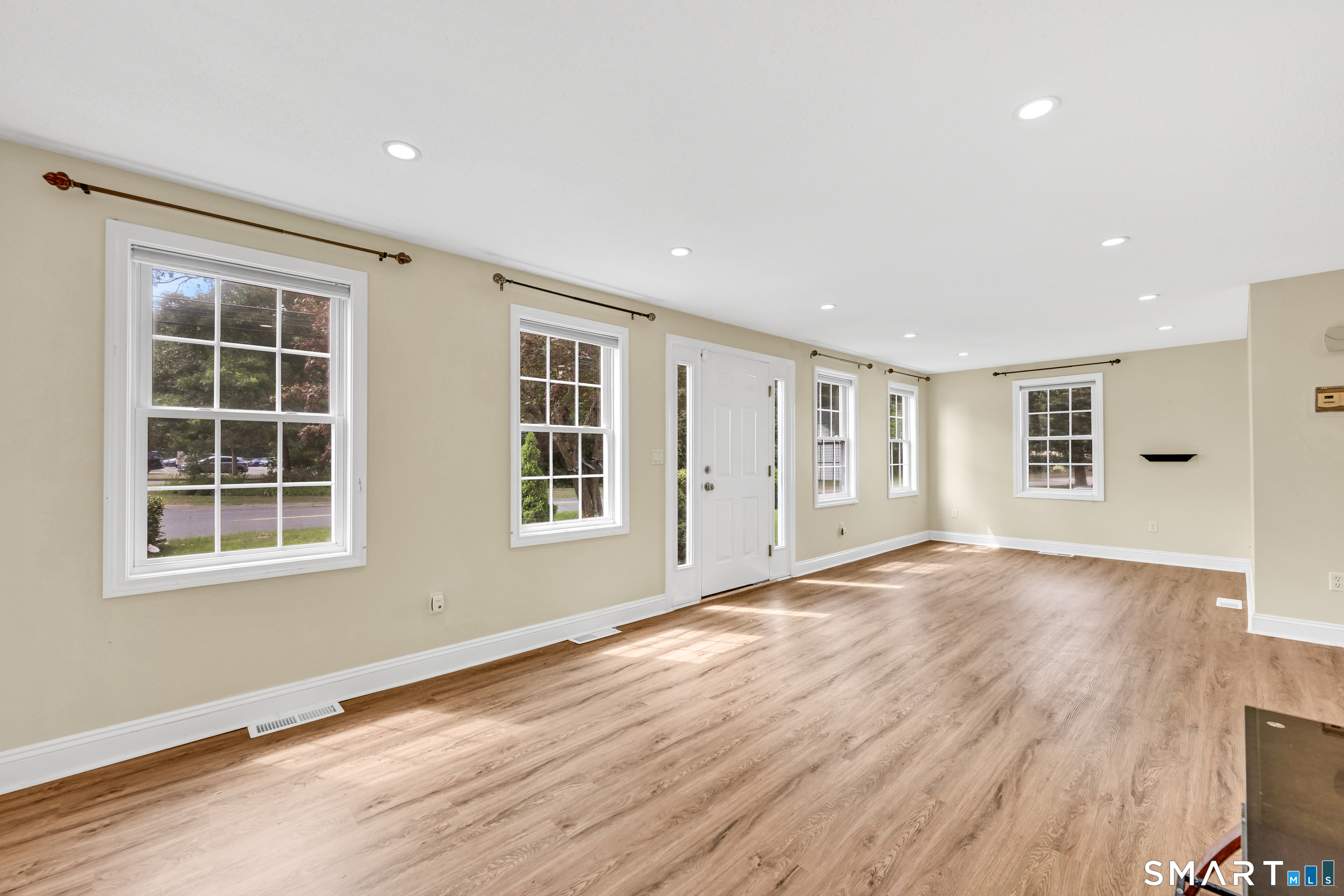 52 Monce Road Burlington, CT 06013 - Photo 4 of 39