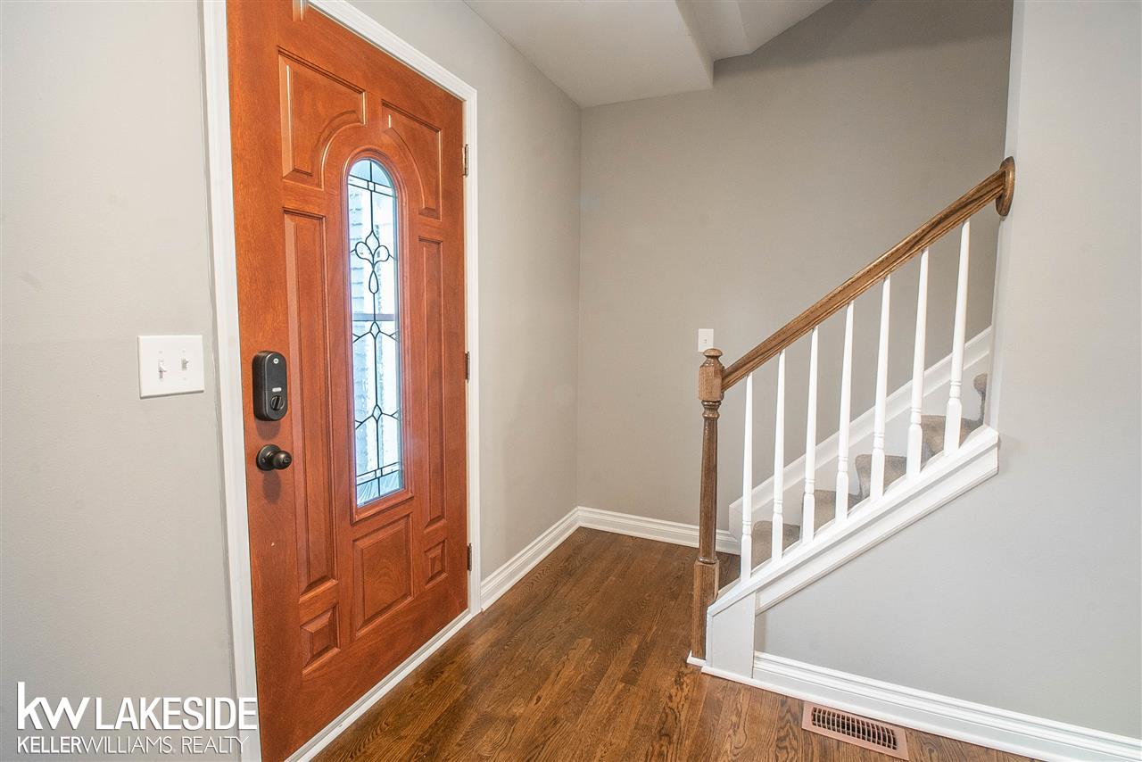 1005 East Fairview Lane Rochester, MI 48306 - Photo 8 of 35 50008678-9.JPG