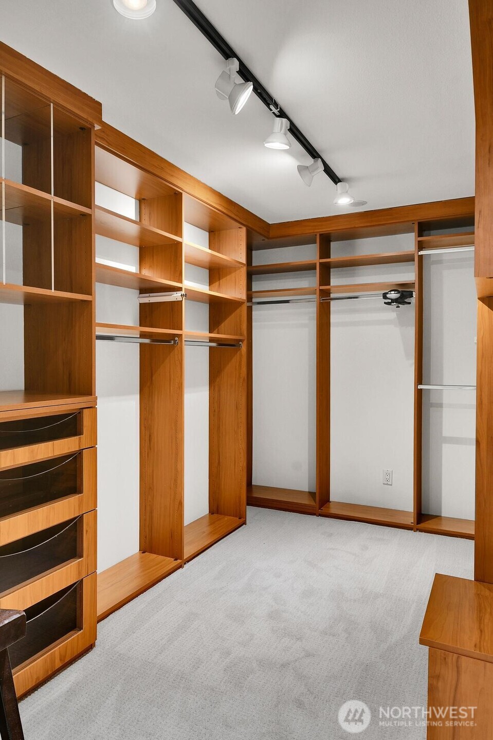 1111 Harbor Avenue Southwest, Unit 500 Seattle, WA 98116 - Photo 27 of 40