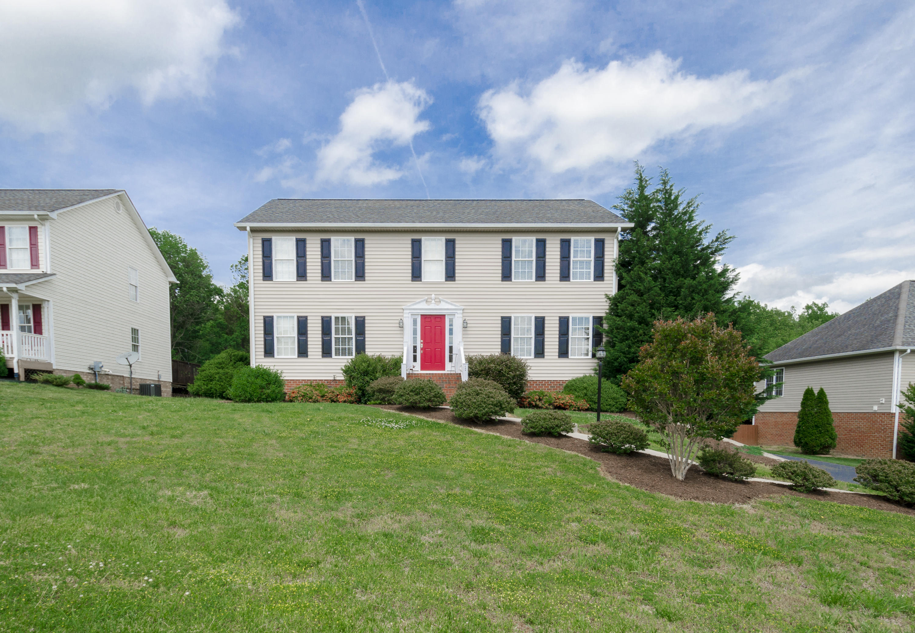 609 Castleridge Road Vinton, VA 24179 - Photo 1 of 1 Front