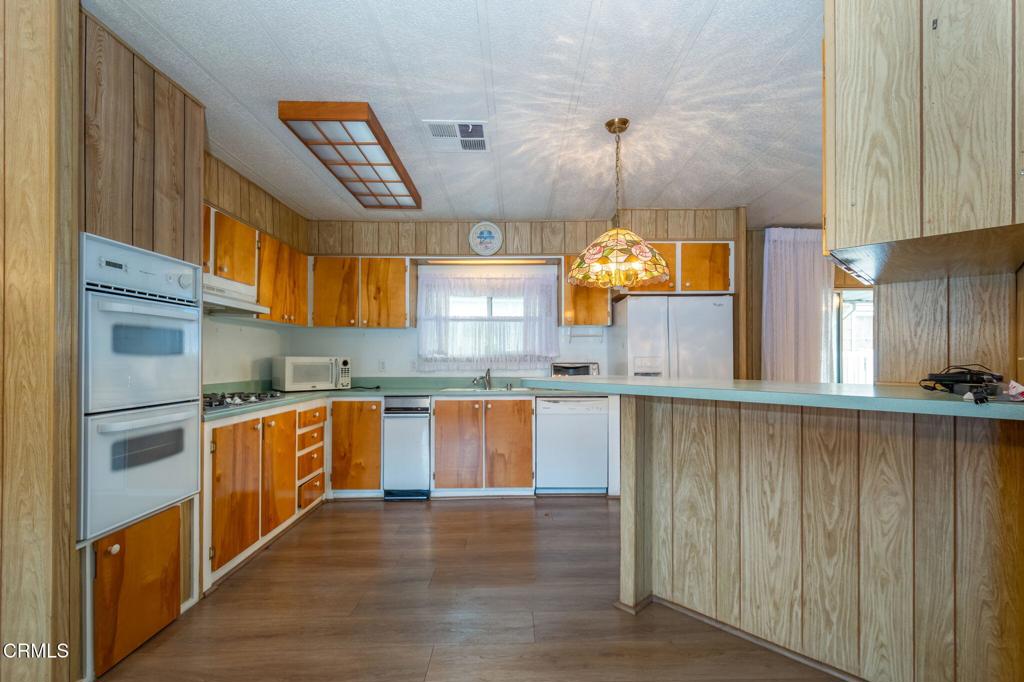 1550 Rory Lane, Unit 184 Simi Valley, CA 93063 - Photo 2 of 19 VCV-Rory-08