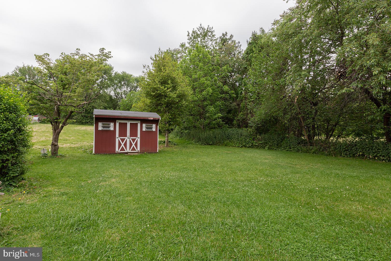 246 Charles Road Lancaster, PA 17603 - Photo 4 of 38 Gallery Image 4
