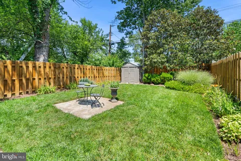 $599,999 | 6801 Radcliffe Drive, Alexandria, VA 22307