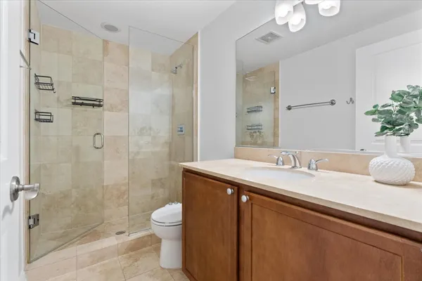 $284,500 | 1525 West Cullom Avenue, Unit G, Chicago, IL 60613