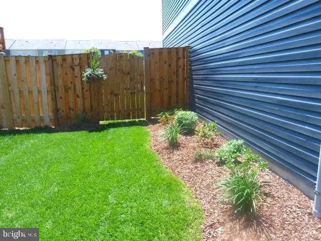 a view of a backyard with pathway