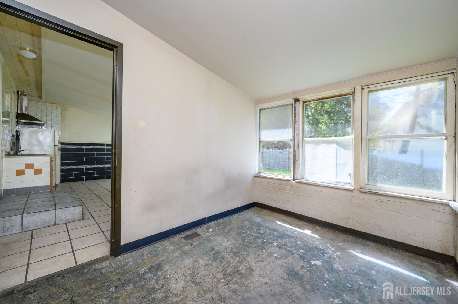 784 Yardville Hamilton Square Road Hamilton, NJ 08691 - Photo 22 of 47 an empty room with windows