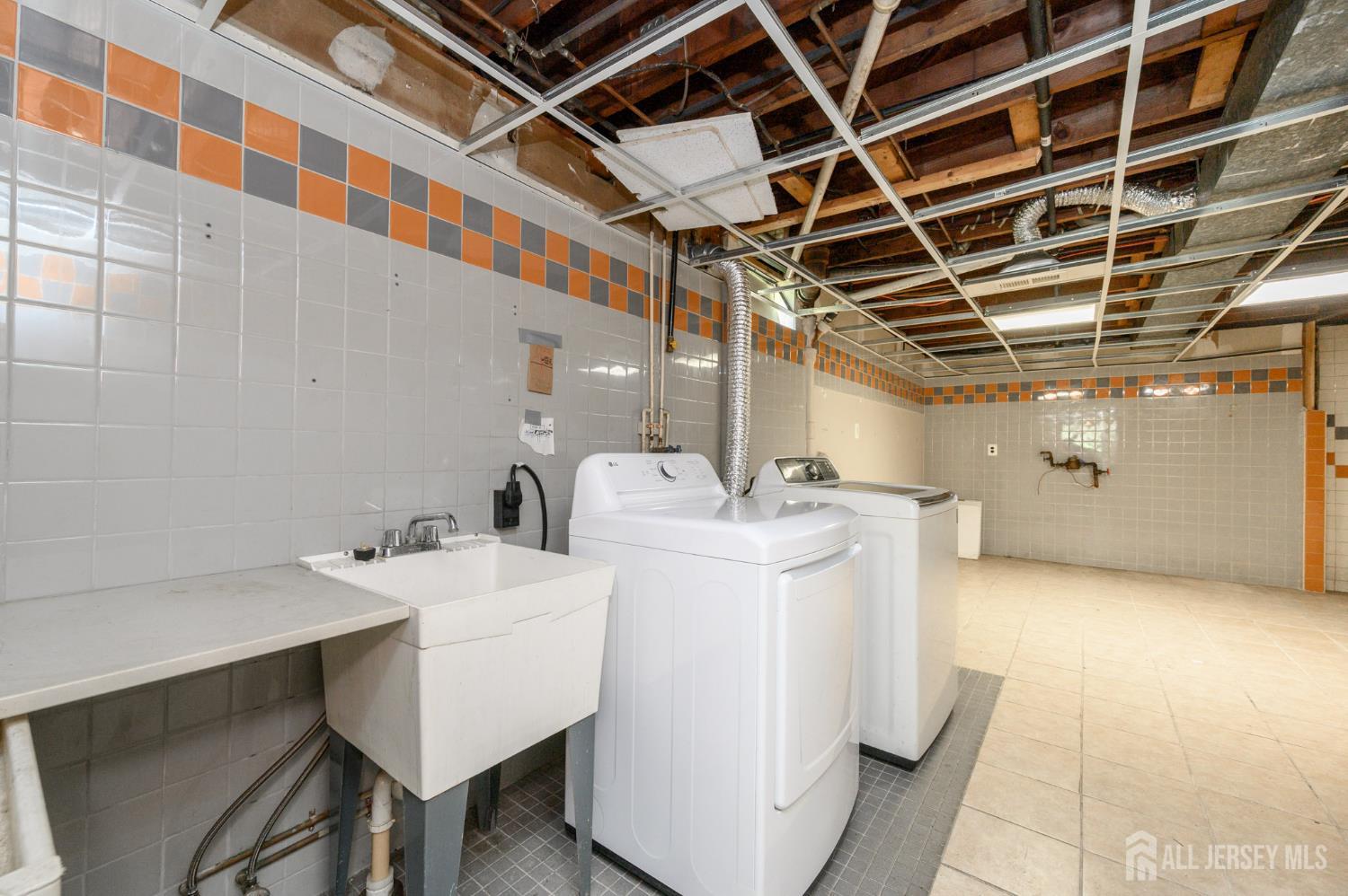 784 Yardville Hamilton Square Road Hamilton, NJ 08691 - Photo 24 of 47 a utility room with dryer and washer