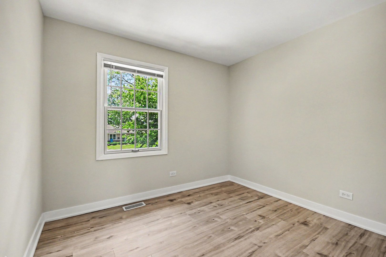 1312 West Oakmont Road Hoffman Estates, IL 60169 - Photo 14 of 29