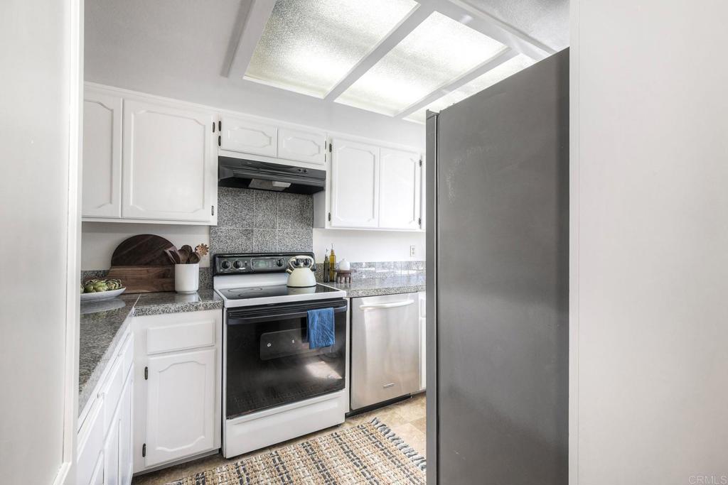 907 Hickory Court Carlsbad, CA 92011 - Photo 7 of 29