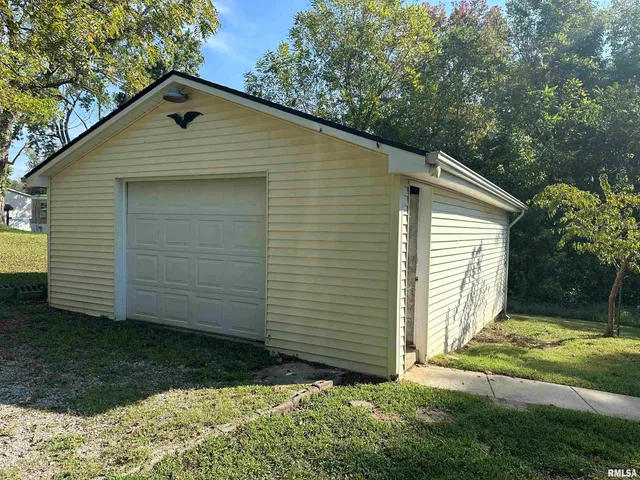 $99,000 | 338 Warren Road, Carbondale, IL 62901