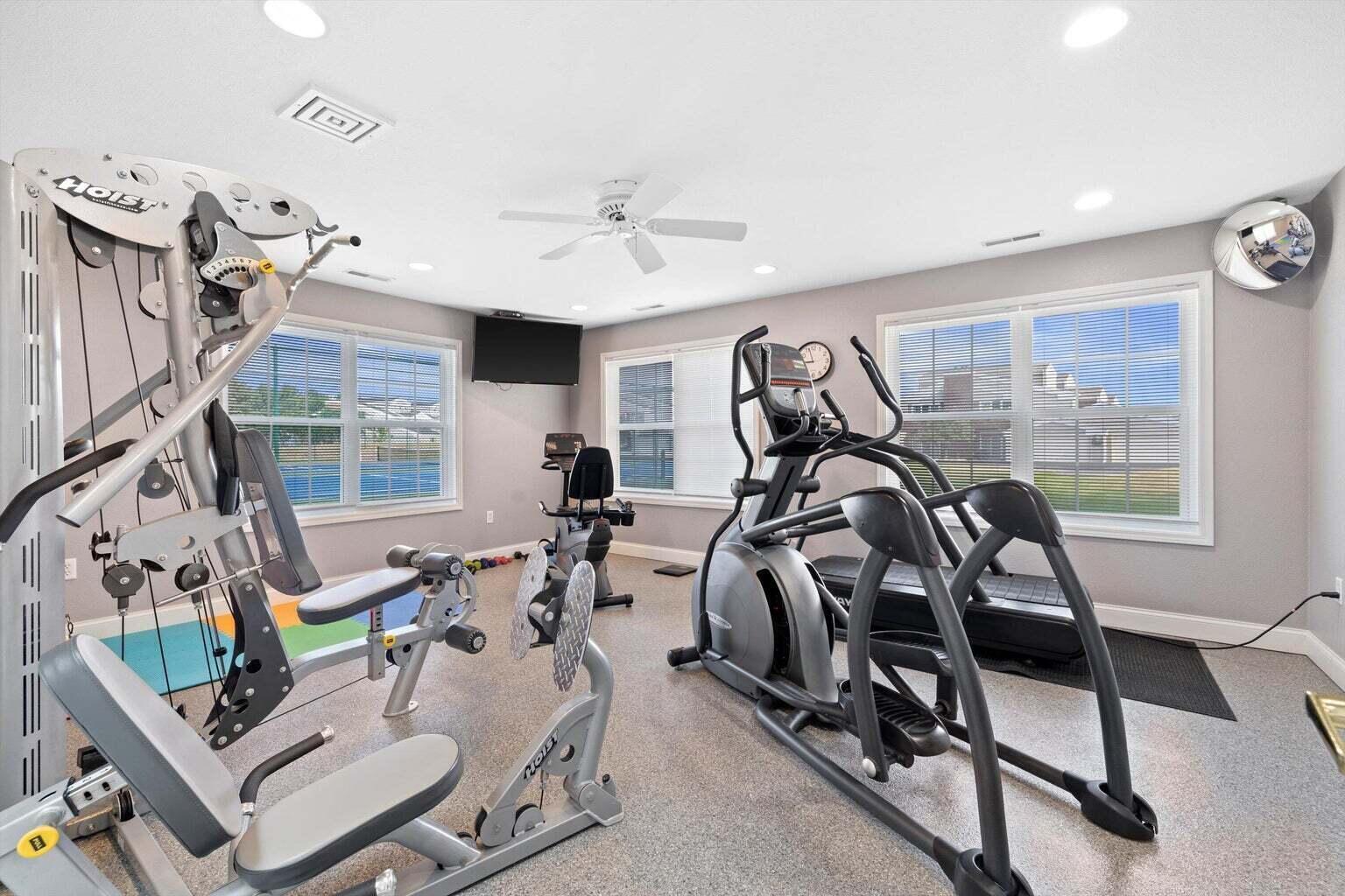 N16-w26593 Tall Reeds Lane, Unit H Pewaukee, WI 53072 - Photo 28 of 35 Exercise Room