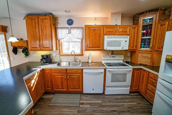 $750,000 | W4703 28th Street, Necedah, WI 54646