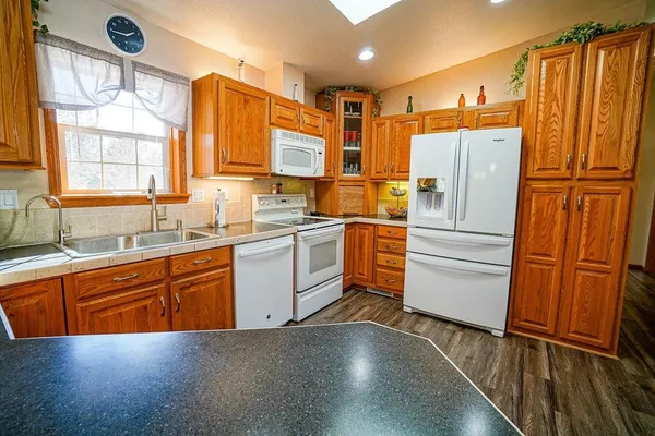 $750,000 | W4703 28th Street, Necedah, WI 54646