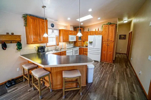 $750,000 | W4703 28th Street, Necedah, WI 54646