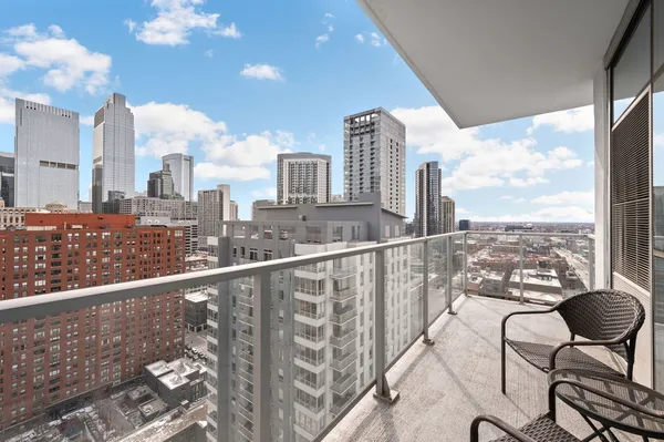 $585,000 | 303 West Ohio Street, Unit 2307, Chicago, IL 60654
