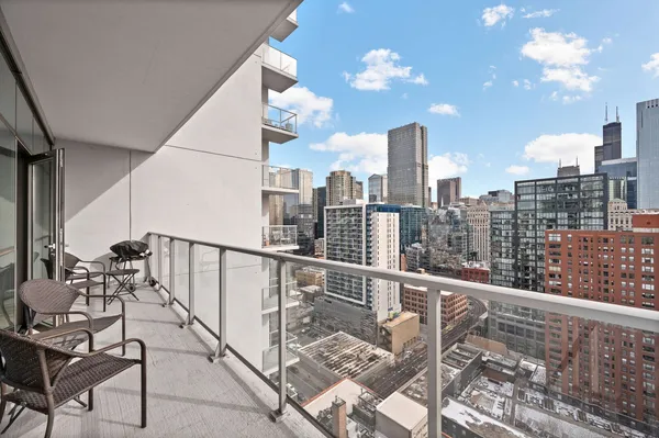 $585,000 | 303 West Ohio Street, Unit 2307, Chicago, IL 60654