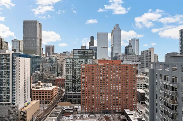 $585,000 | 303 West Ohio Street, Unit 2307, Chicago, IL 60654