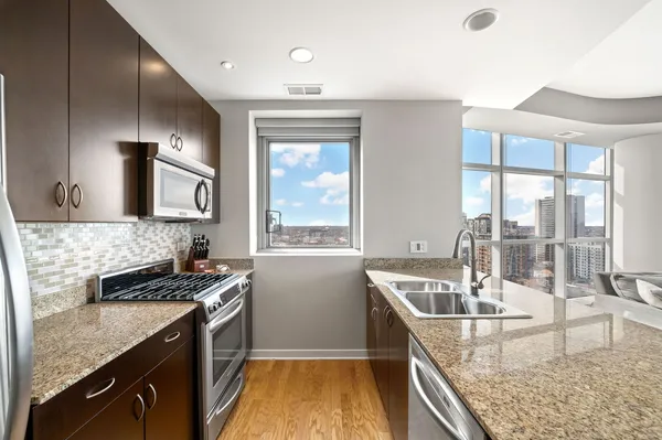 $585,000 | 303 West Ohio Street, Unit 2307, Chicago, IL 60654