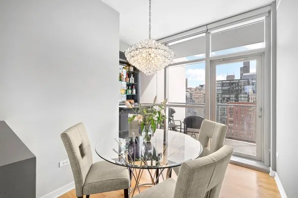 $585,000 | 303 West Ohio Street, Unit 2307, Chicago, IL 60654