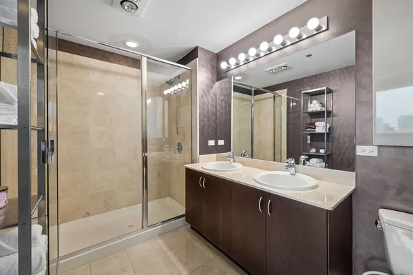 $585,000 | 303 West Ohio Street, Unit 2307, Chicago, IL 60654