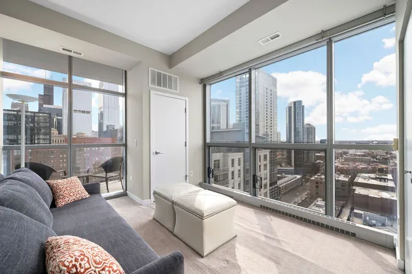 $585,000 | 303 West Ohio Street, Unit 2307, Chicago, IL 60654