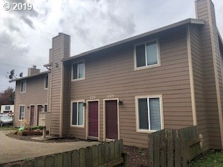 9733 Southeast Foster Road Portland, OR 97266 - Photo 3 of 16 a front view of a house with a garden